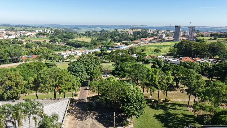 Vista do parque com a cidade de Marília ao fundo